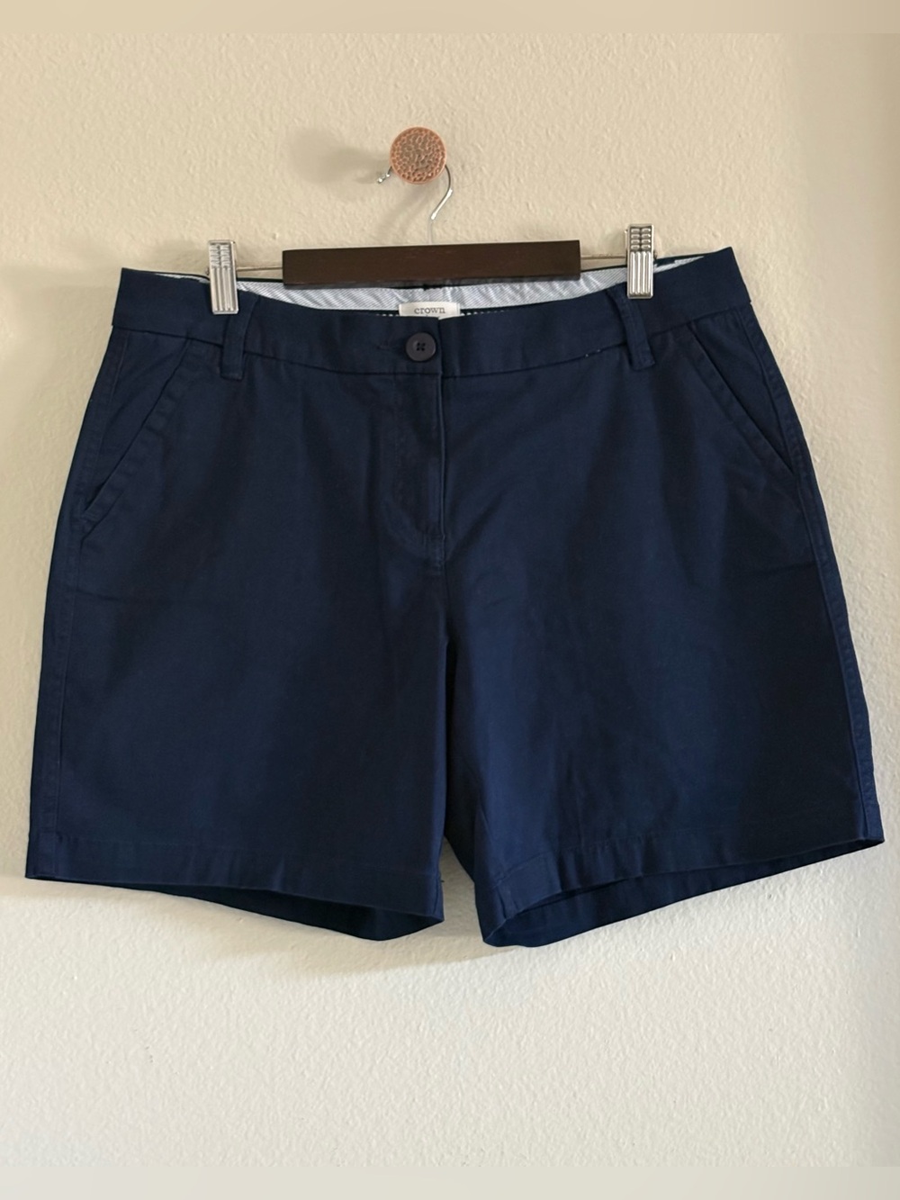 CROWN & IVY Caroline Cotton Blend Flat Front Chino Short| Harbor Navy | Size 8